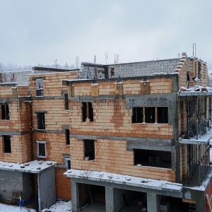 przygotowania do ustawienia ostatniego stropu_1